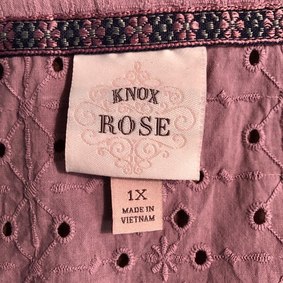 Knox Rose 1X Purple Gauze Eyelet Ruffled Blouse Button Up Wood Buttons - Picture 6 of 7
